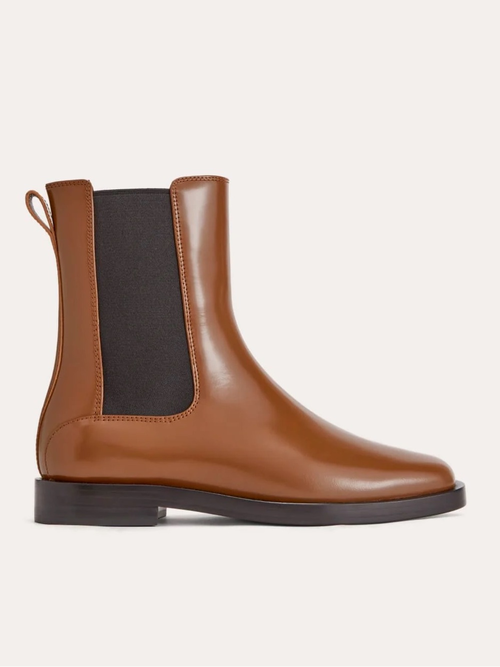 Everlane Chelsea Boots in Rum